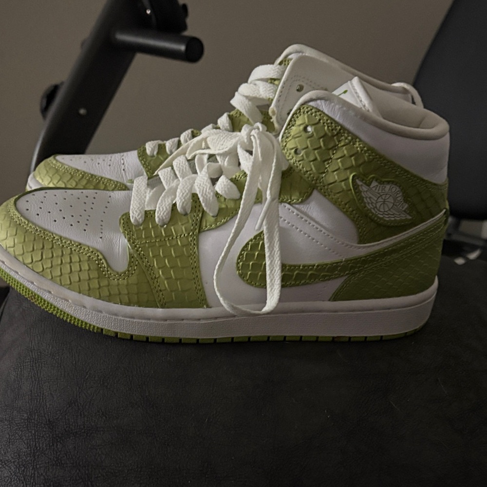 Nike Green and White Women's Sneakers